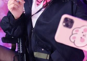 当Potato Godzilla和圣诞老人同框：一组疯狂的写真套图